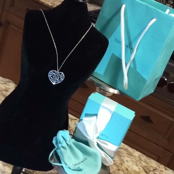 TIFFANY Sterling Silver HEART NECKLACE. Like New - Picture 2 of 4